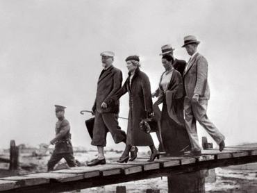 Trockij és felesége Frida Kahlo és mások társaságában