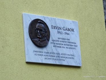 Ervin Gábor emléktáblája a Salvator Intézet falán